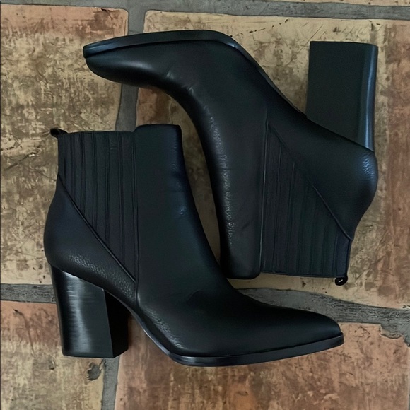Marc Fisher Shoes - 🌸 Black Leather Mark Fisher Ankle Boots Size 11